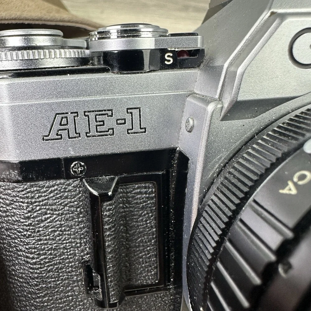Vintage Canon AE-1 35mm SLR Film Camera w/ 28mm f2.8 Lens Strap Japan